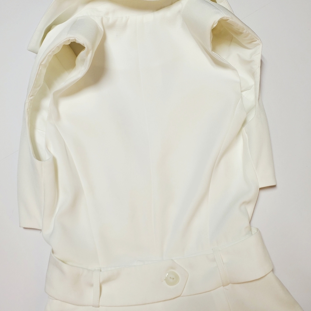 NWOT Lulus Posh and Flirty White Collared Cutout Sleeveless Romper Sz S - Picture 9 of 13